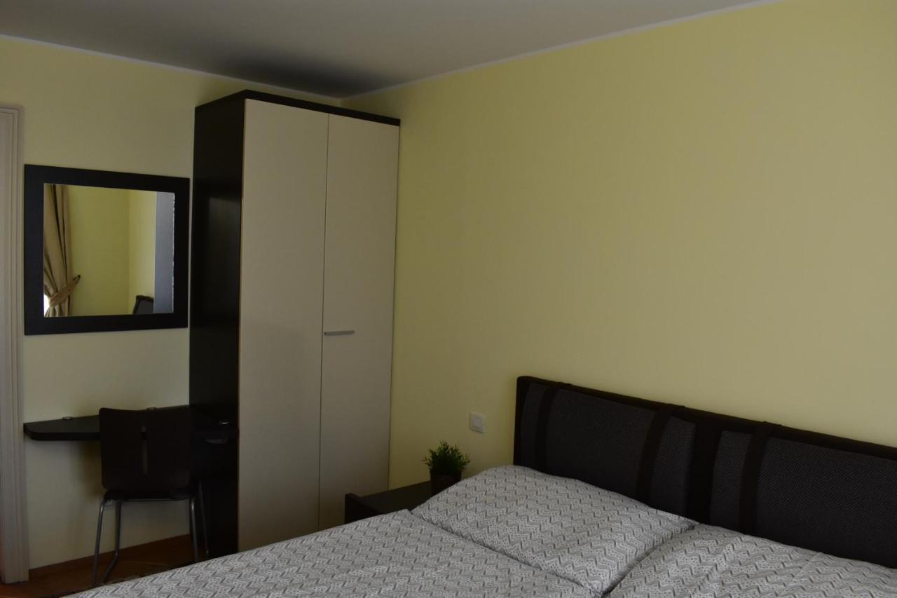 Apartment Vikroria - Halkova 5 Prag Exterior foto