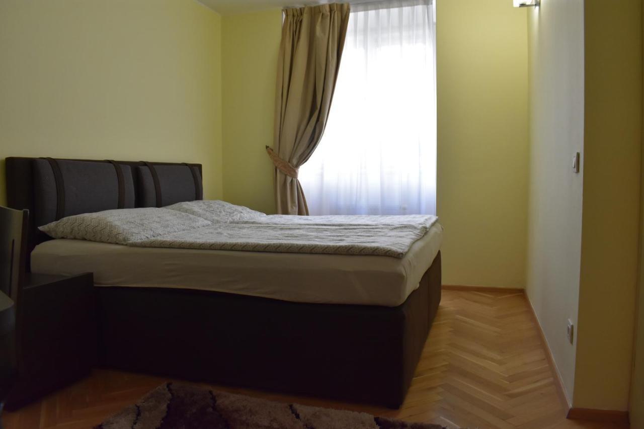 Apartment Vikroria - Halkova 5 Prag Exterior foto